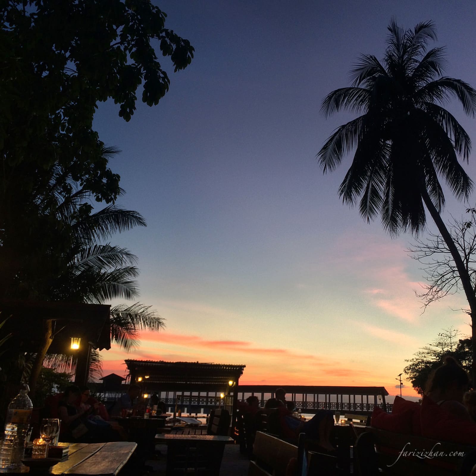 Waktu Senja di Ombak Cafe