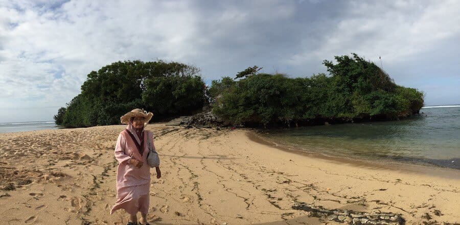 pantai-nusa-dua-bersama-nenek-aku