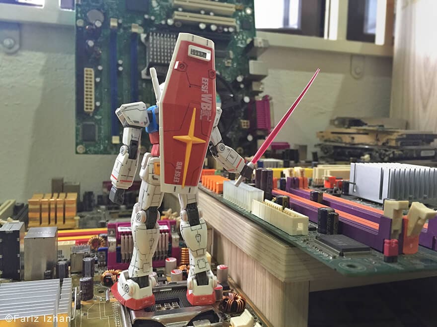 gundam-atas-motherboard-photoshoot-iphone-6-oleh-fariz-izhan