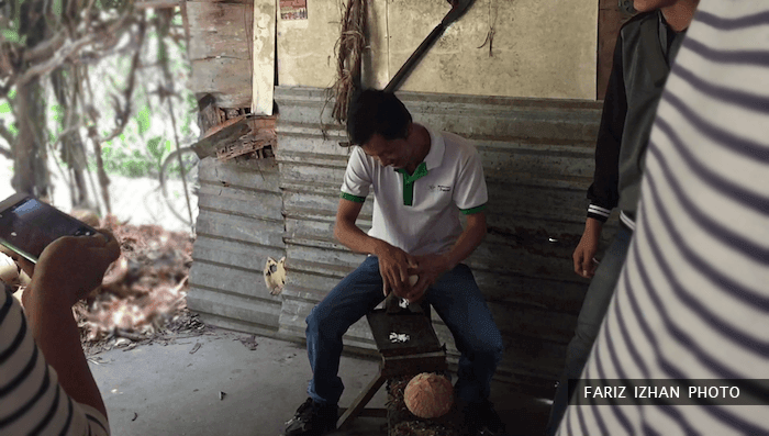 tradisional-korek-kelapa-sungai-mekong-vietnam