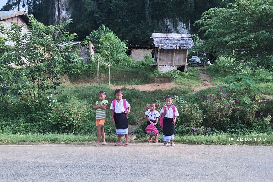 baju-budak-sekolah-laos